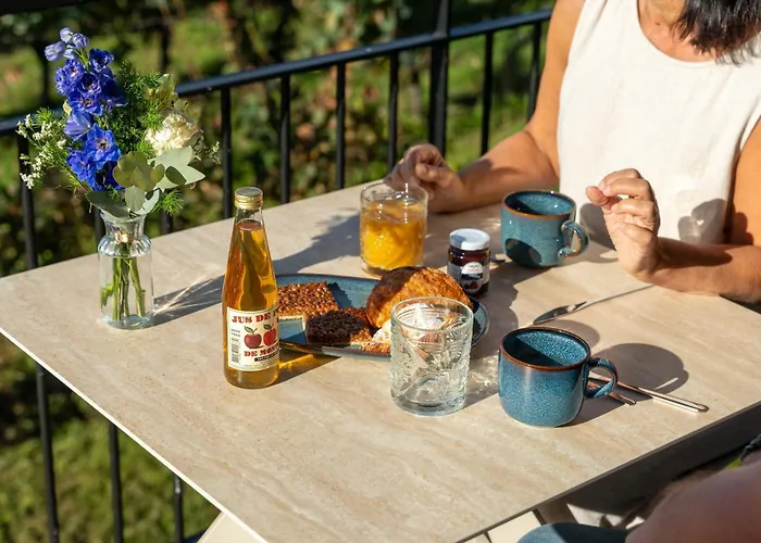 La Parenthese - & Vignes Bed and breakfast 3*